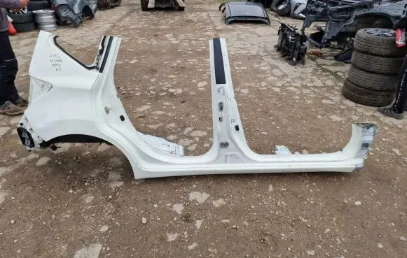 Nissan Note (E12) Sill