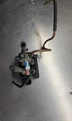 Mercedes-Benz E W213 Air suspension valve block A0993200258