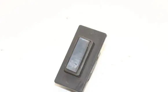 Mazda 3 II Tailgate/boot open switch button 