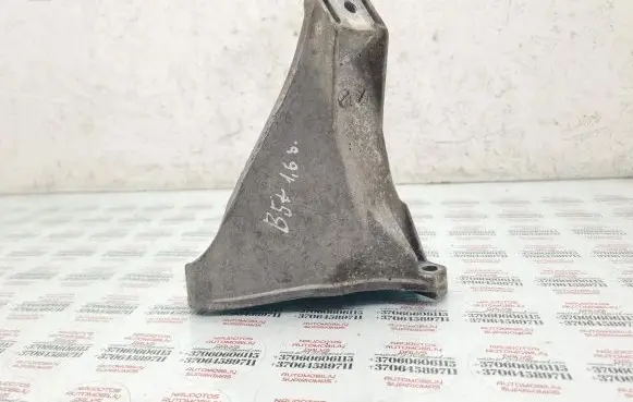 Volkswagen PASSAT B5.5 Engine mounting bracket 8D0199308M