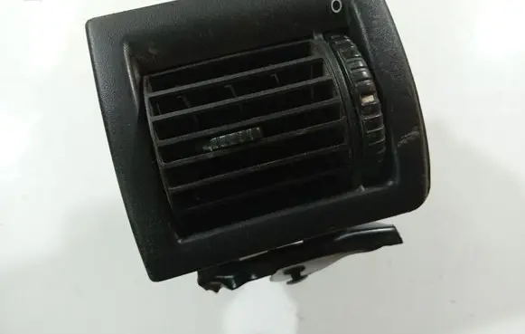 Opel Astra G Dash center air vent grill