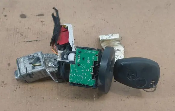 Nissan NV400 Ignition lock N0504638