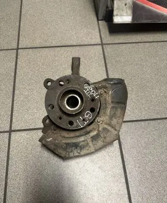 Volkswagen Golf III Front wheel hub spindle knuckle