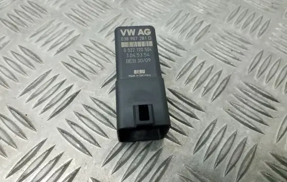 Volkswagen Tiguan Glow plug pre-heat relay 038907281D