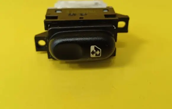Renault Laguna I Electric window control switch 7700822677B