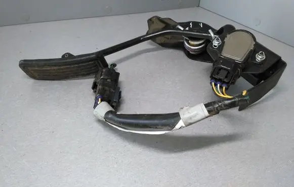Toyota Corolla Verso E121 Accelerator throttle pedal 8928152021 1983003041