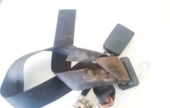 Middle seatbelt (rear)