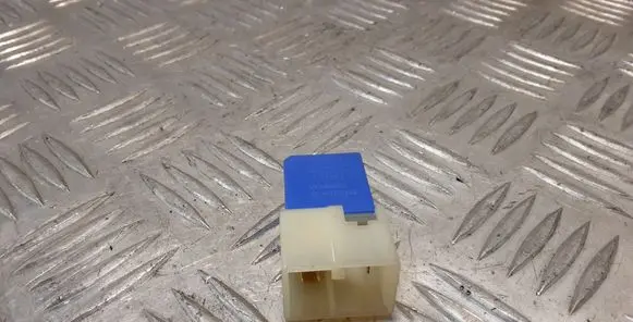 Nissan X-Trail T31 Other relay 2523079917