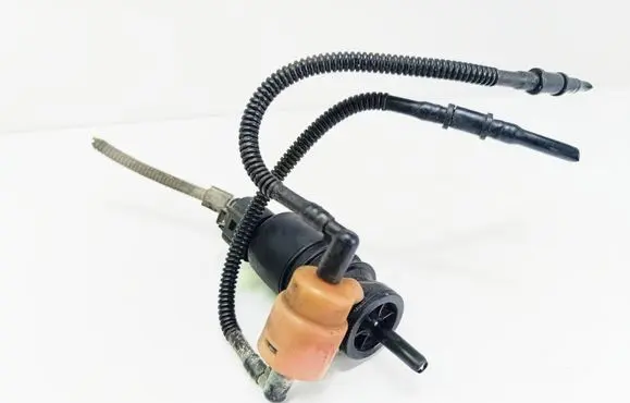 Volkswagen Golf IV Windscreen/windshield washer pump