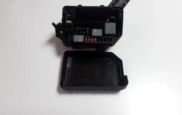 Toyota Yaris Fuse module 826620D320