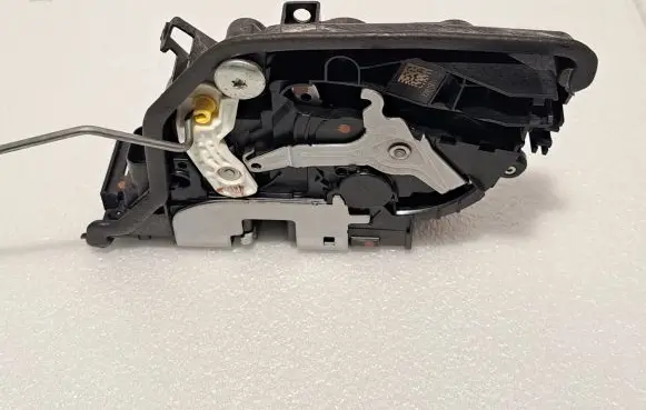 Mini Cooper Countryman F60 Front door lock 728193112 18283810
