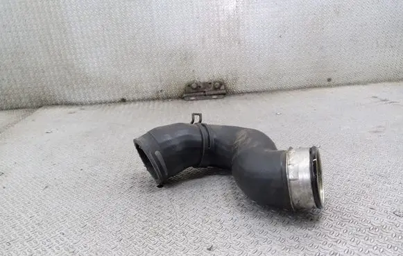 Volkswagen PASSAT B6 Intercooler hose/pipe 