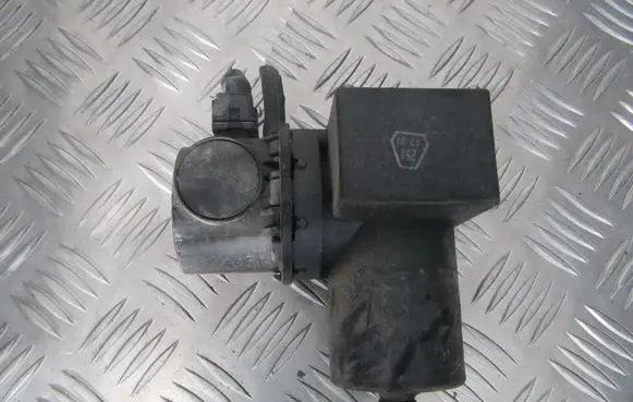 Audi 80 90 S2 B4 Vacuum pump 
