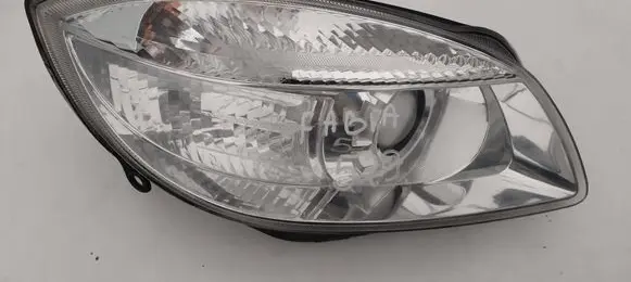 Skoda Fabia Mk2 (5J) Headlight/headlamp LAMPAPRAWAFABIA