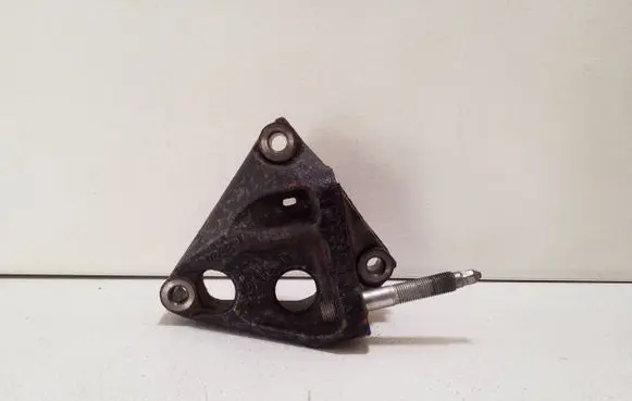 Toyota Prius (XW30) Engine mounting bracket
