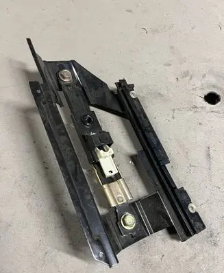 Opel Frontera B Seat belt adjustment rail 15820