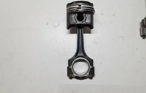 Mercedes-Benz E W210 Piston with connecting rod 87L32 OM606