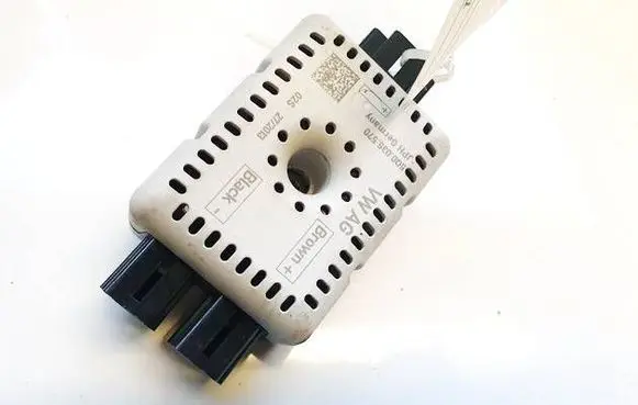 Volkswagen Golf VII Antenna control unit 5Q0035570