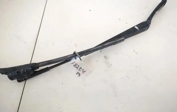 Front wiper blade arm