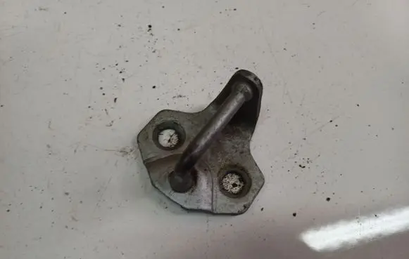 Land Rover Freelander Front door lock loop/hook striker 