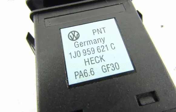 Volkswagen Golf IV Windscreen/window heater switch 1J0959621C