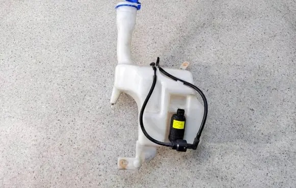 Ford Ka Windshield washer fluid reservoir/tank J7BB17B613DA00 J7BB17B613DA