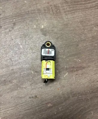 Toyota Auris 150 Airbag deployment crash/impact sensor 8983102080 0557576253