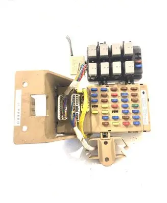 Subaru Legacy Fuse box set 82201AG040 701090