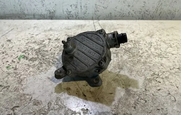 Volvo C70 Vacuum pump 31219463