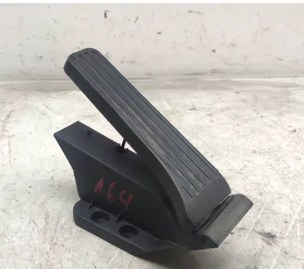 Mercedes-Benz E W212 Accelerator throttle pedal A2043000082 A2043000004