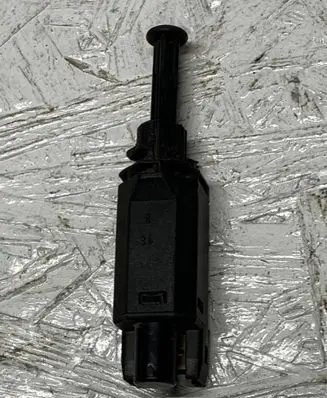 Volkswagen PASSAT B4 Brake pedal sensor switch 191945515