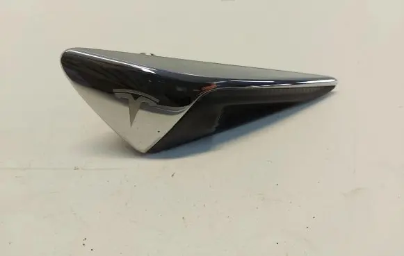 Tesla Model S Fender 1125106-00-b