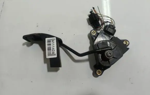 Nissan Qashqai Accelerator throttle pedal 3107A