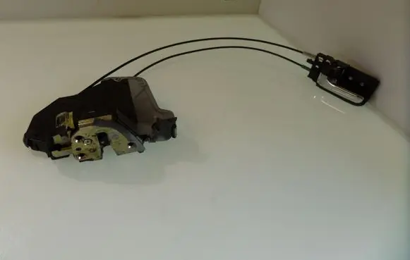 Toyota Avensis T250 Front door lock 50594A1