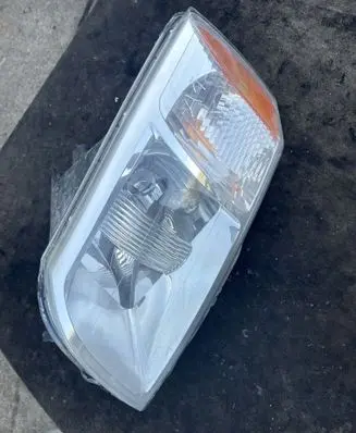 Mitsubishi Endeavor Headlight/headlamp