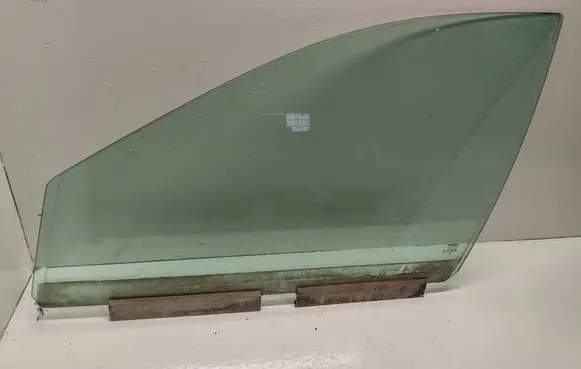 Volvo XC90 Front door window glass four-door 43R001582