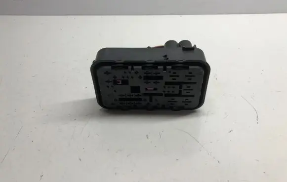 Volkswagen Touran I Fuse module 1K0937700