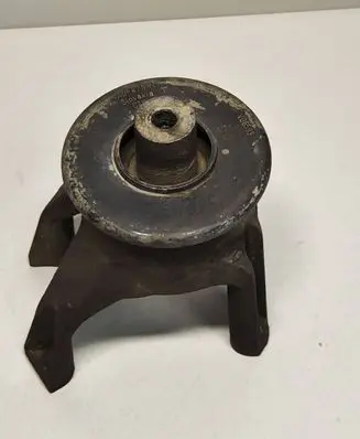 Engine mount bracket
