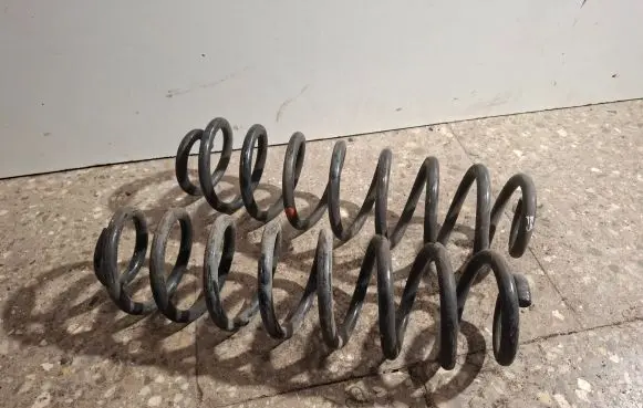 Lexus ES 250 - 300 - 330 Rear coil spring