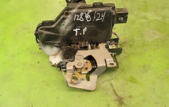 Audi A4 S4 B6 8E 8H Rear door lock 4B0839016D