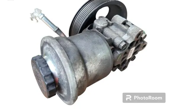 Toyota Corolla Verso AR10 Power steering pump