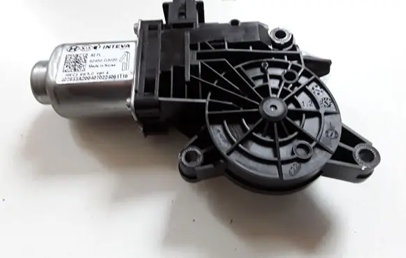 Hyundai Ioniq Front door window regulator motor 82450G2020