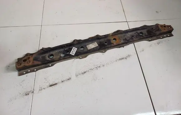 Toyota Yaris Rear beam T01225269
