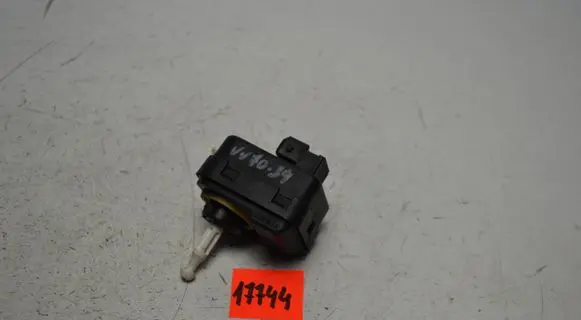 Volvo V70 Headlight level adjustment motor VALEO