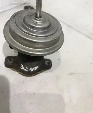Volkswagen PASSAT B6 EGR valve 028131501E