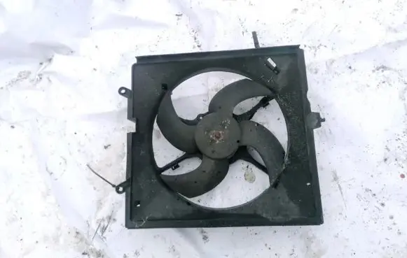 Mitsubishi Carisma Radiator cooling fan shroud