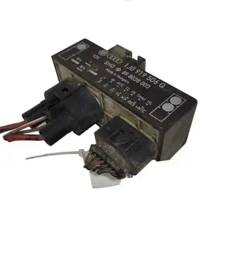 Volkswagen Golf IV Glow plug pre-heat relay 1J0919506Q 898038000