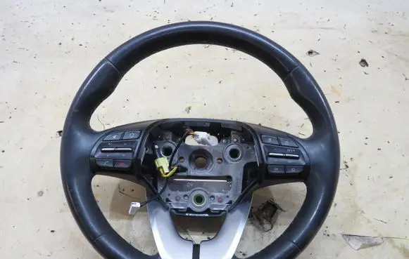 Hyundai i30 Steering wheel GMAUTO4574097