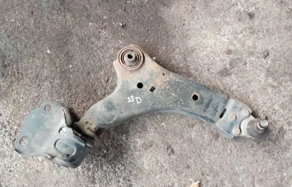 Volvo XC60 Front lower control arm/wishbone 8G9N3A052A