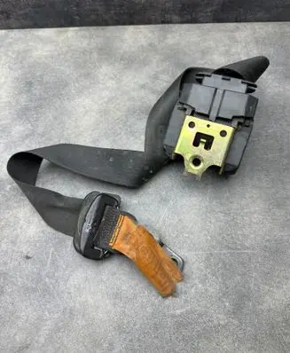 BMW 5 E39 Front seatbelt 566172701 100LL12L00 073701